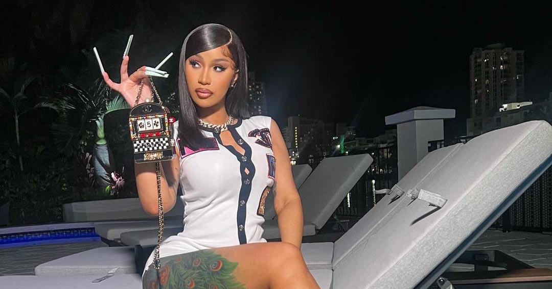 Get The Scoop Woman Sues Cardi B Over That Mic Throw - ezc3yhk